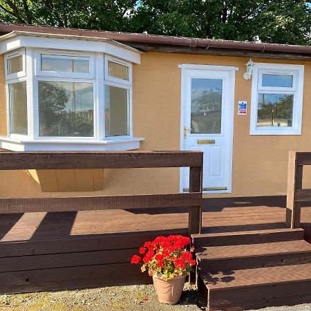 1-Bedroom Semi-Detached Chalet In Uddingston, Glasgow Zewnętrze zdjęcie