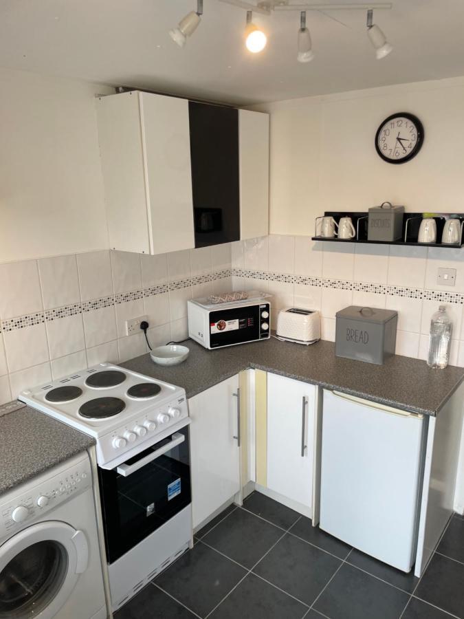 1-Bedroom Semi-Detached Chalet In Uddingston, Glasgow Zewnętrze zdjęcie