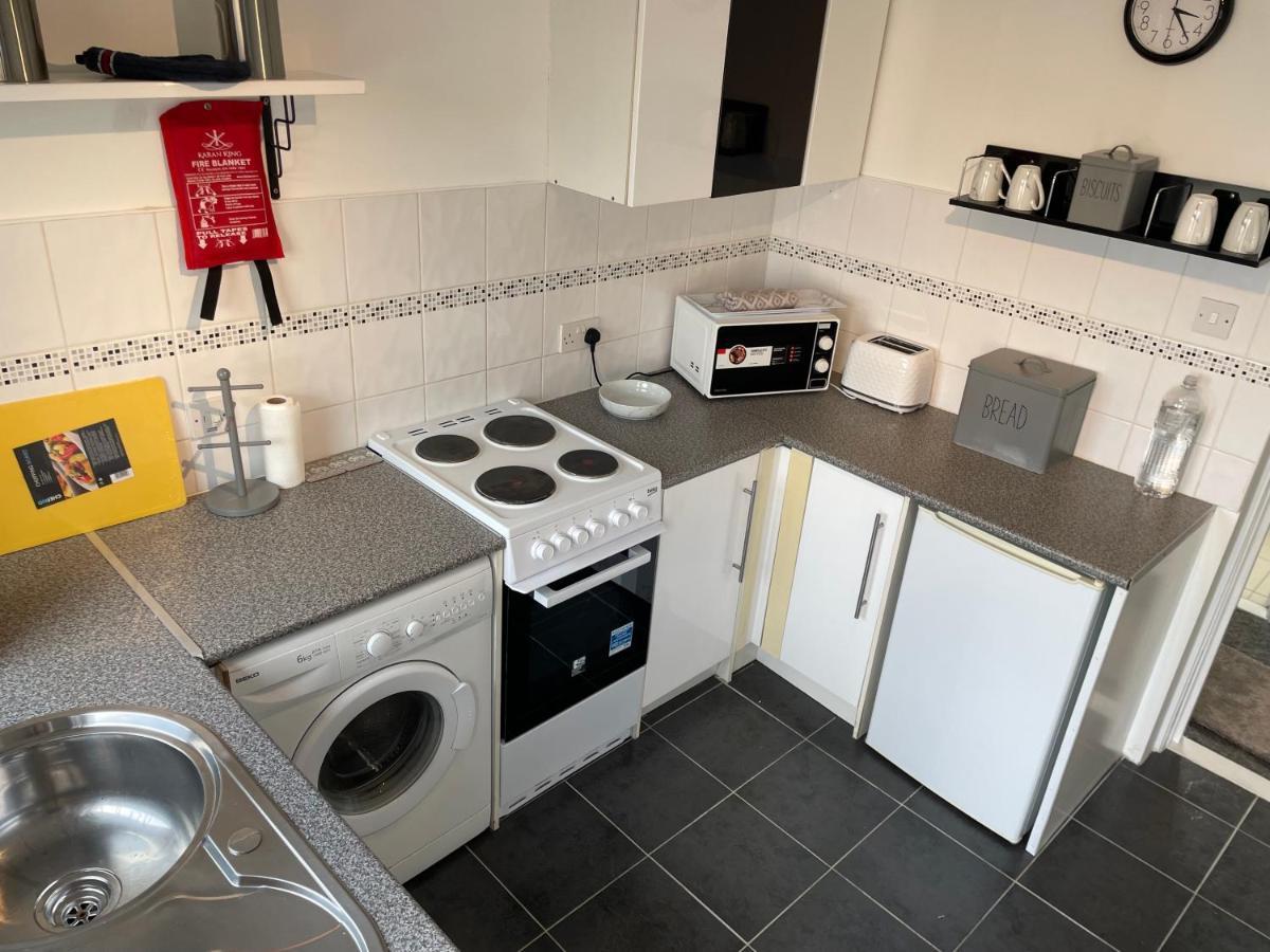 1-Bedroom Semi-Detached Chalet In Uddingston, Glasgow Zewnętrze zdjęcie