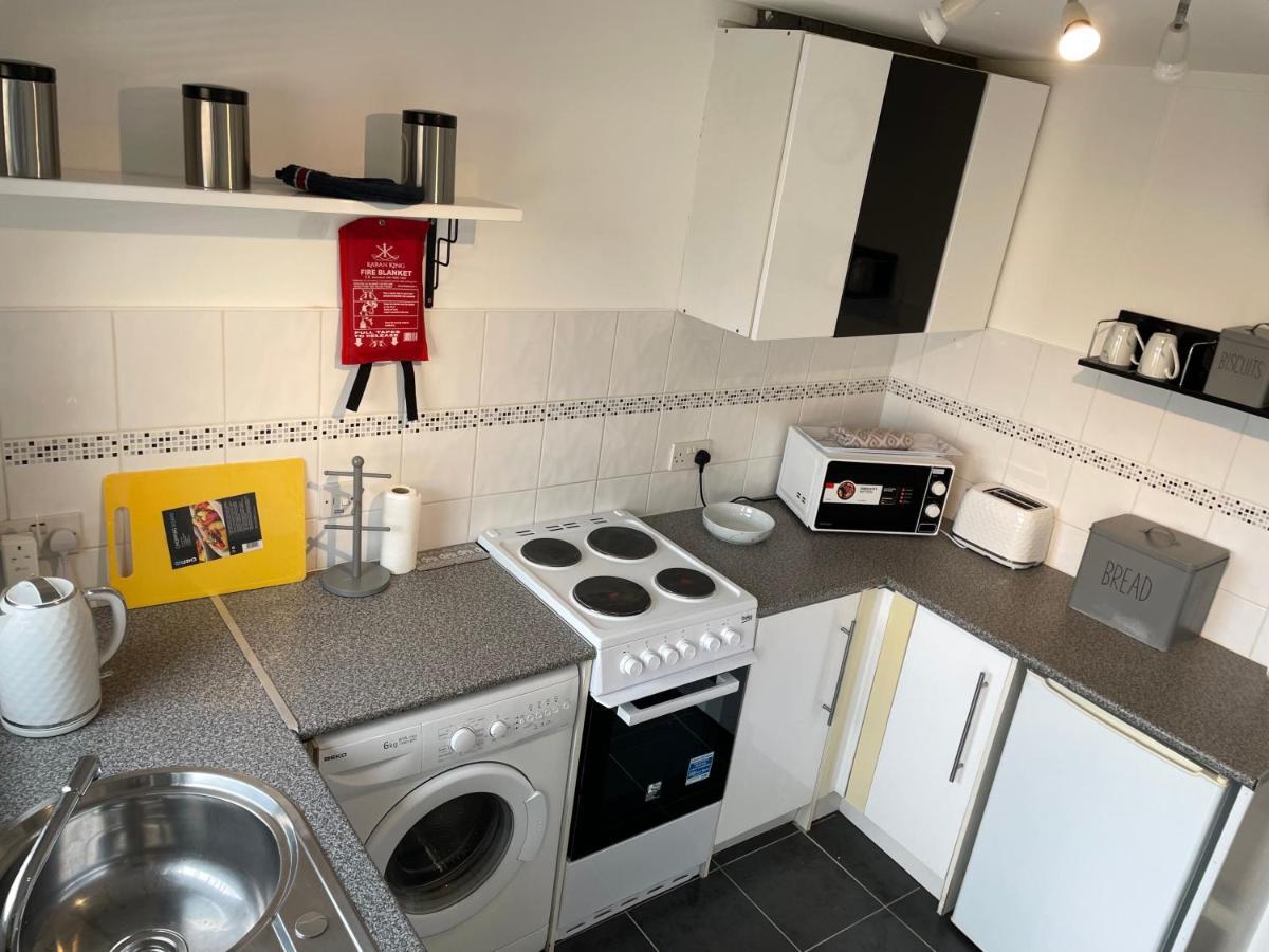 1-Bedroom Semi-Detached Chalet In Uddingston, Glasgow Zewnętrze zdjęcie