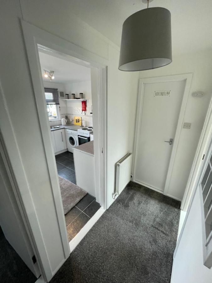 1-Bedroom Semi-Detached Chalet In Uddingston, Glasgow Zewnętrze zdjęcie