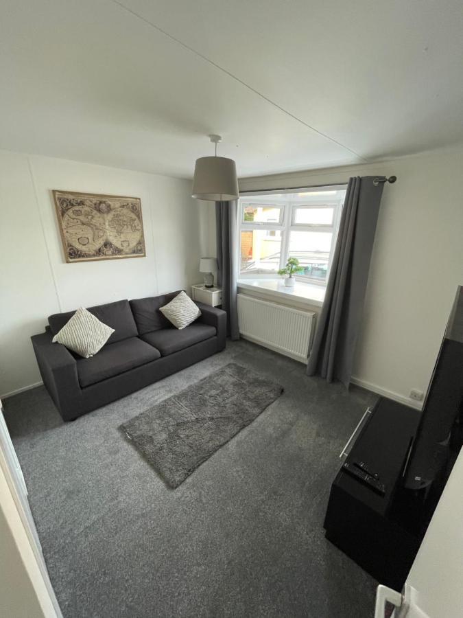 1-Bedroom Semi-Detached Chalet In Uddingston, Glasgow Zewnętrze zdjęcie